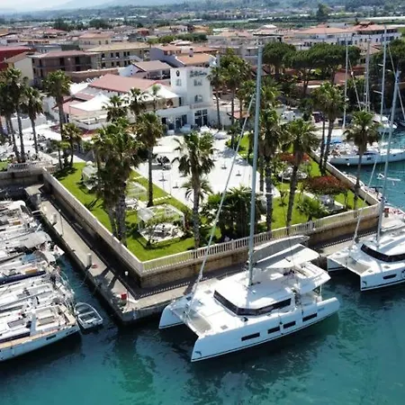 Курортный комплекс Atlantis 2*