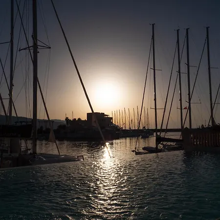 Курортный комплекс Atlantis 2*