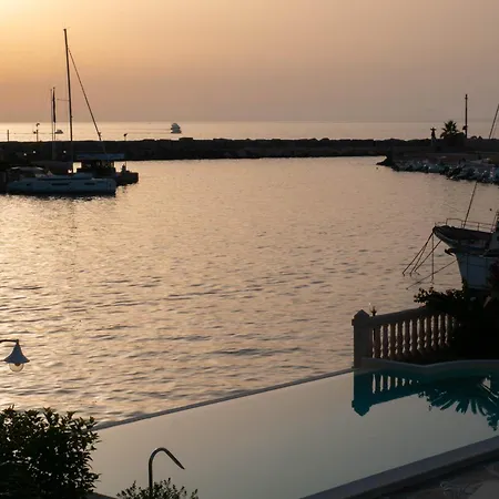 Atlantis Resort 2*